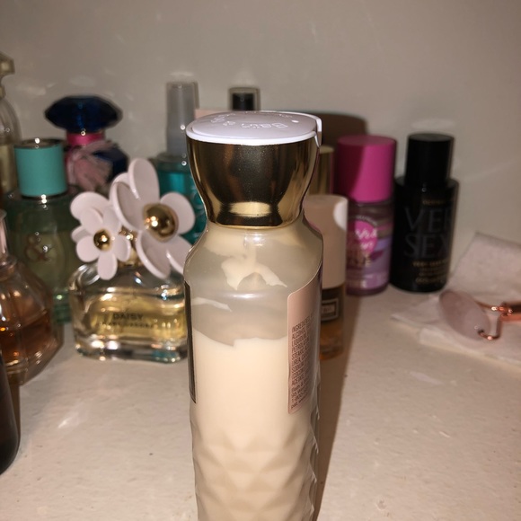 BATH & BODYWORKS - Picture 3 of 3